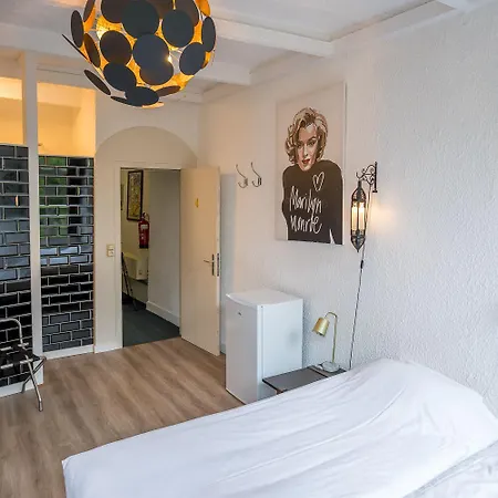 Urban Dreams Hotel 2*