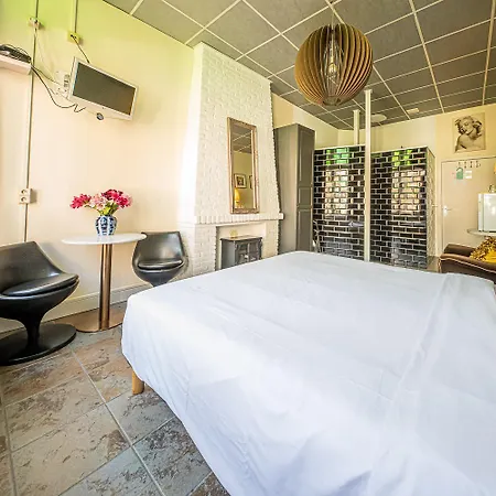 Urban Dreams Hotel 2*