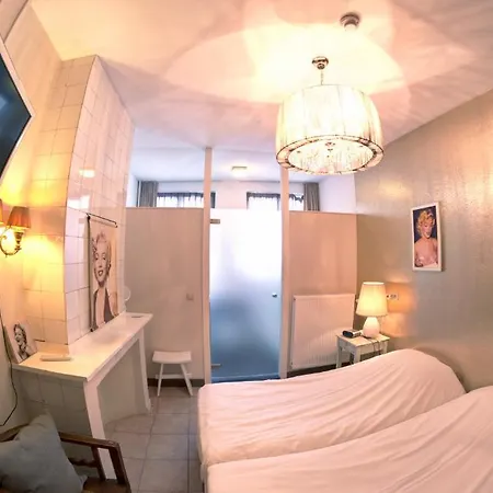 Urban Dreams Hotel 2*